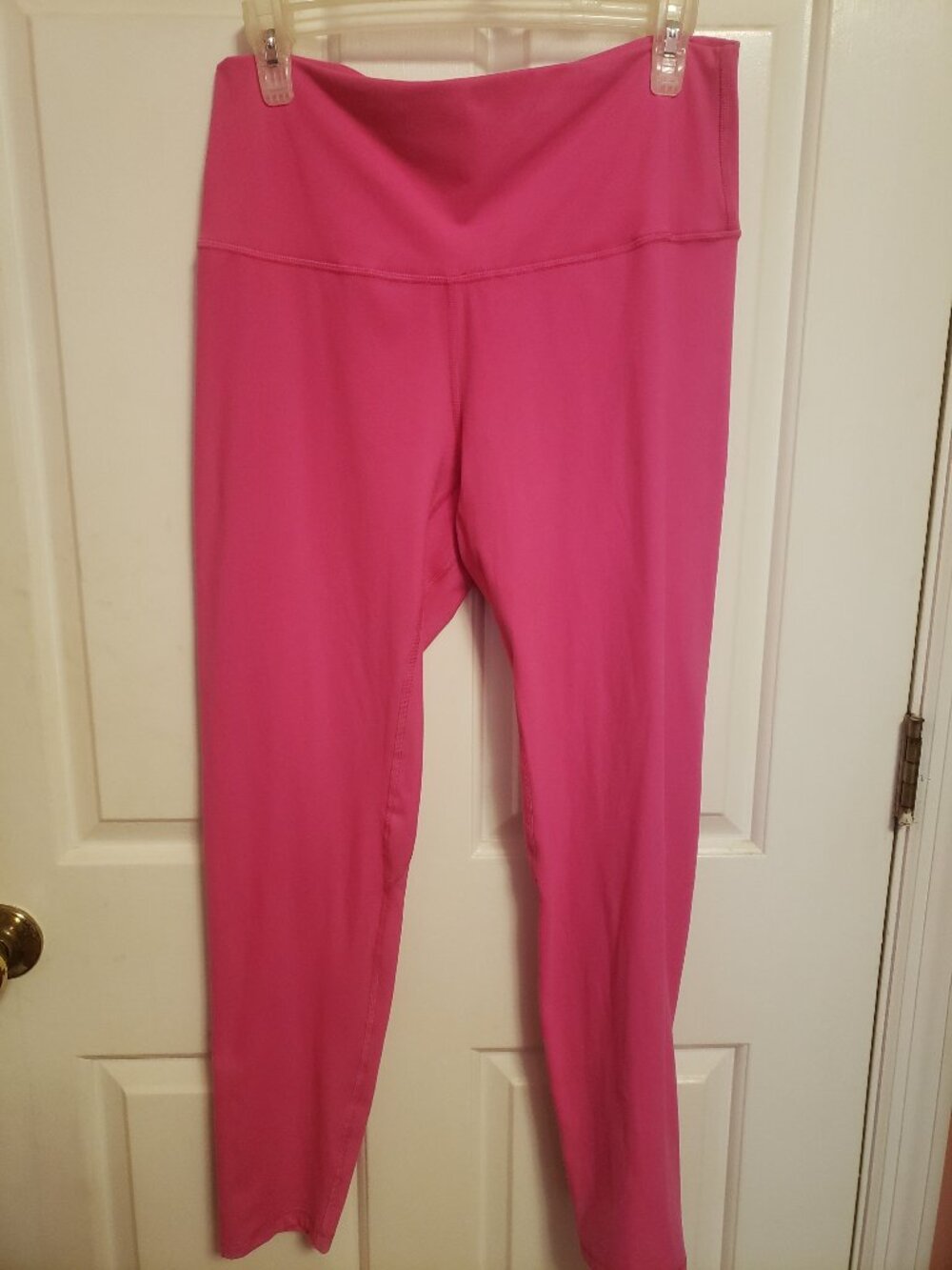 Active high waisted performing hot pink legging